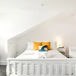 Maida Vale, Queens Park, Warwick Avenue